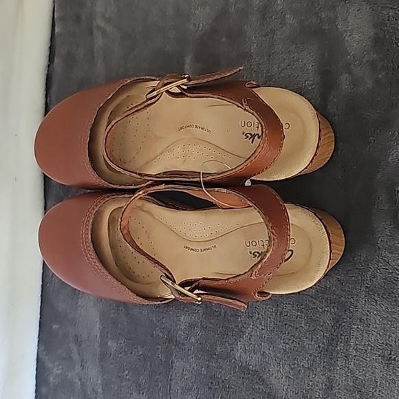 Women's Brown Leather Ankle Strap Sandals - Picture 4 of 9